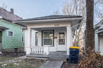 Building Photo - Cozy and Charming Two-Bedroom House with M...
