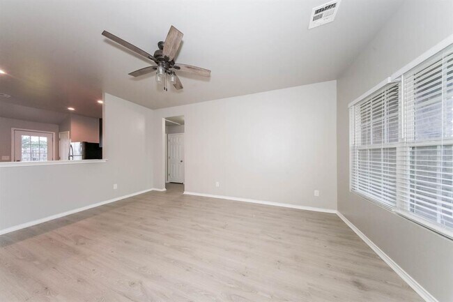 Building Photo - 9601 Evie Dr