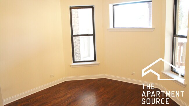 Building Photo - 2840 N Albany Ave