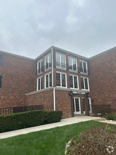 Building Photo - 520 Biesterfield Rd