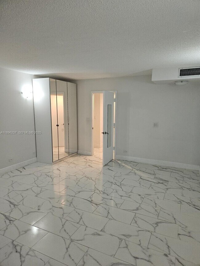 Building Photo - 1800 NE 114th St