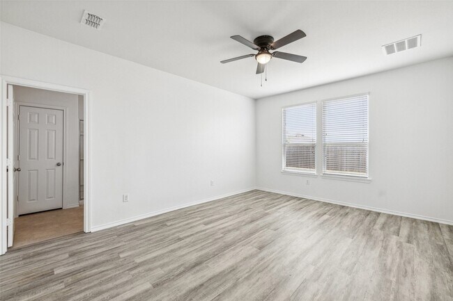 Building Photo - 1641 Vernon Dr