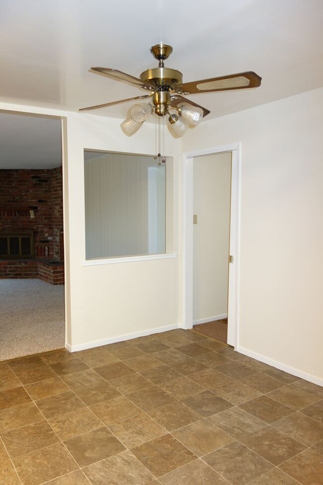 Building Photo - ? Charming Country Home Available November! ?