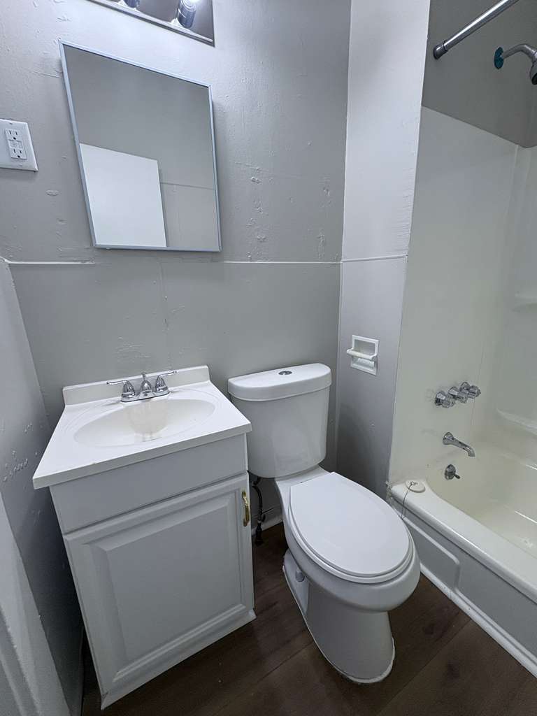 Building Photo - 324 Goffe St
