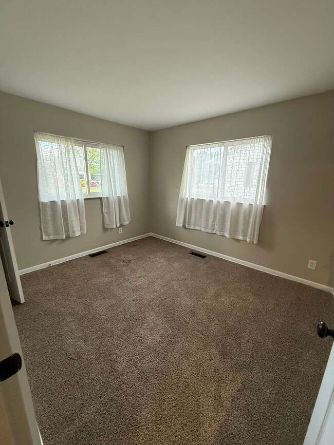 Building Photo - 4291 Beechgrove Dr