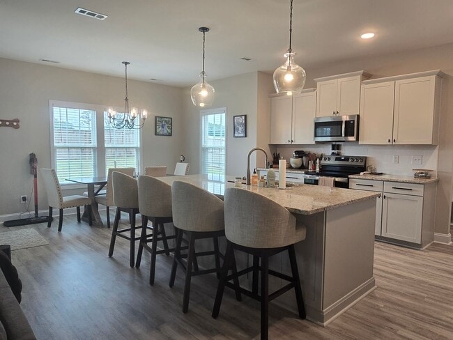 Building Photo - NEW LISTING!!!!!