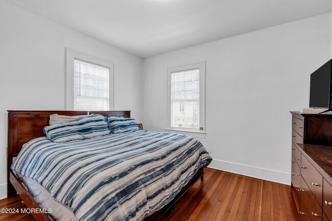 Building Photo - 17 Lakeview Rd