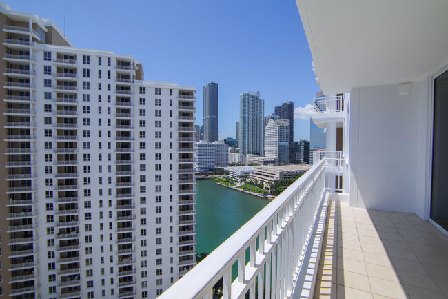 Building Photo - 801 Brickell Key Blvd