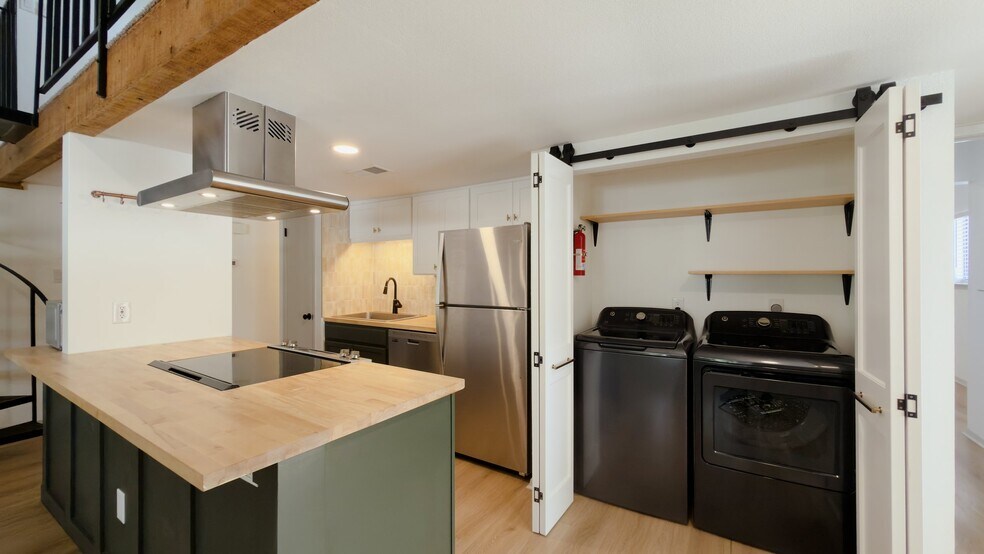 Building Photo - 7004 Oak Meadow Cir