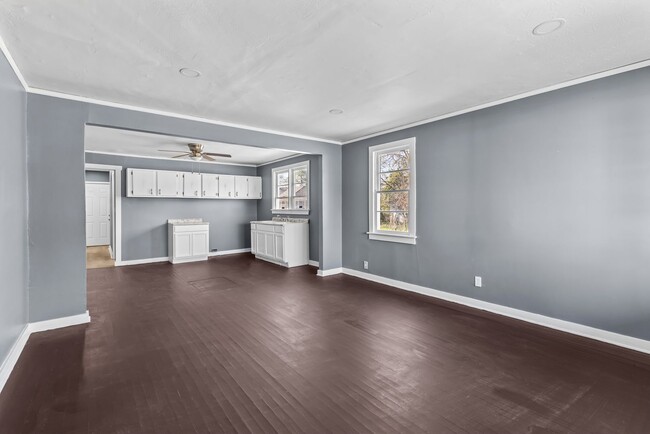 Building Photo - Stylish & Newly Renovated 4 Bedroom 2 Bath...