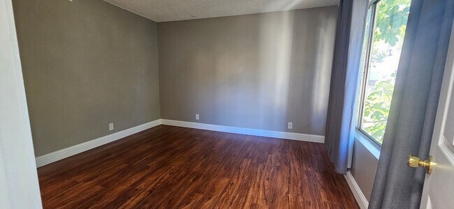 Building Photo - 2010 18th St