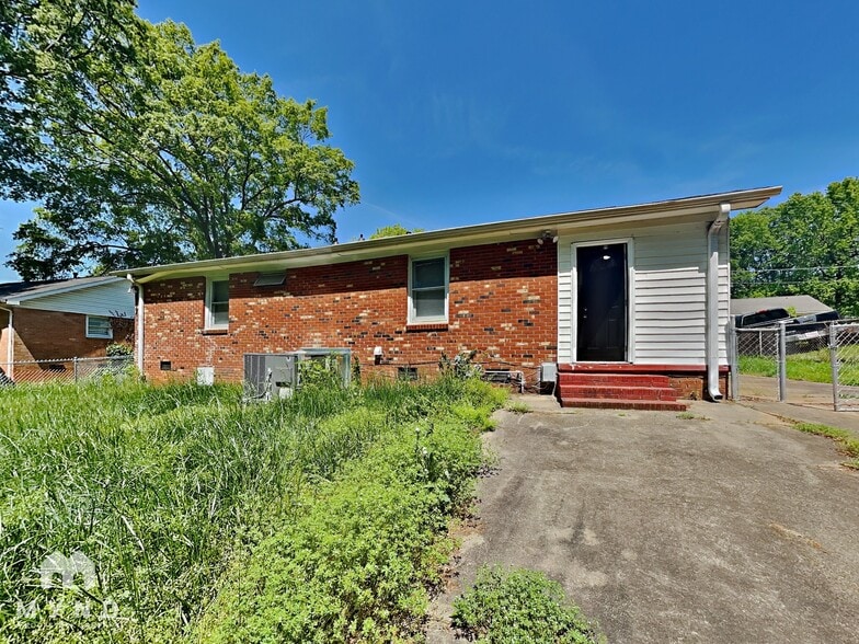 Building Photo - 2837 Wedgefield Dr