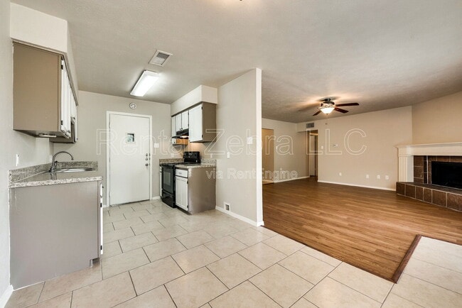 Building Photo - 7113 Edinburg Dr