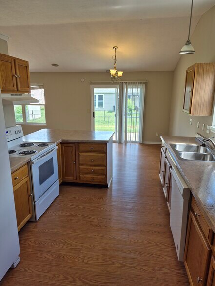 Building Photo - 3333 Trafalgar Ct