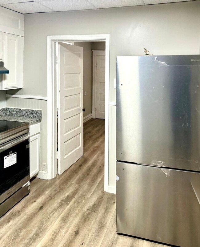 Building Photo - 2-Bedroom Single Family Home