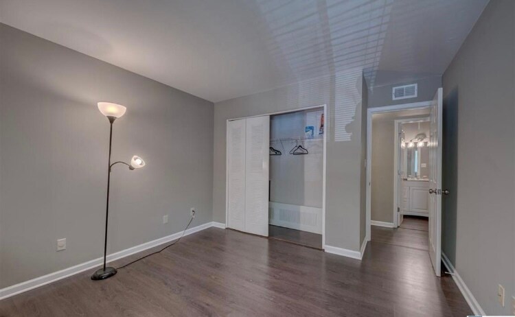 Building Photo - 422 Skyview Dr