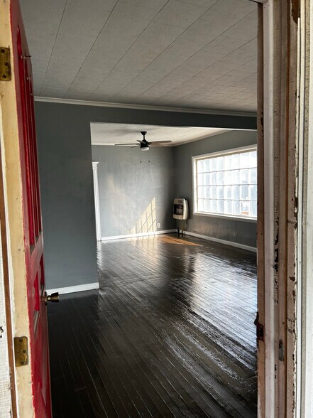Primary Photo - 115 Cottage St