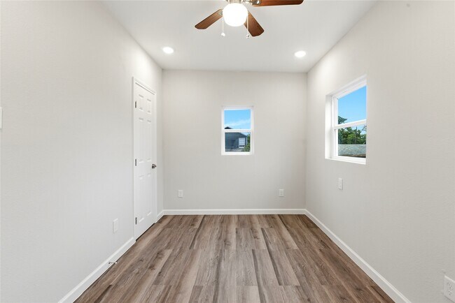 Building Photo - 7010 Brownsville St