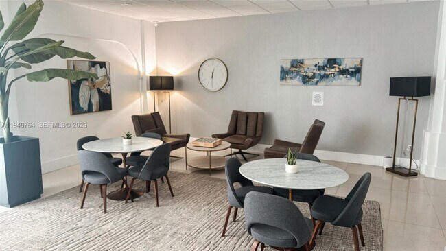 Building Photo - 3140 S Ocean Dr