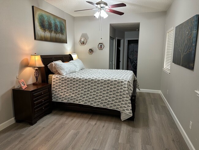 Building Photo - 3114 Sleepy Hollow Dr