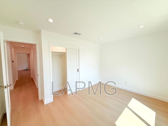 Building Photo - 10839 Fellows Ave