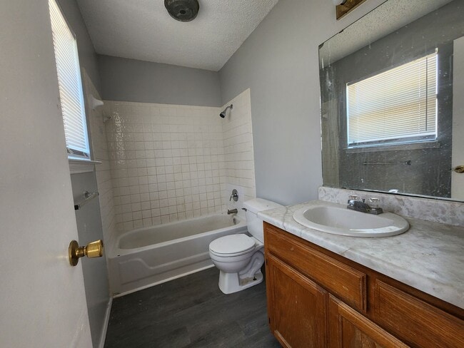 Building Photo - 3-Bedroom Home Near Goodfellow Airforce Ba...