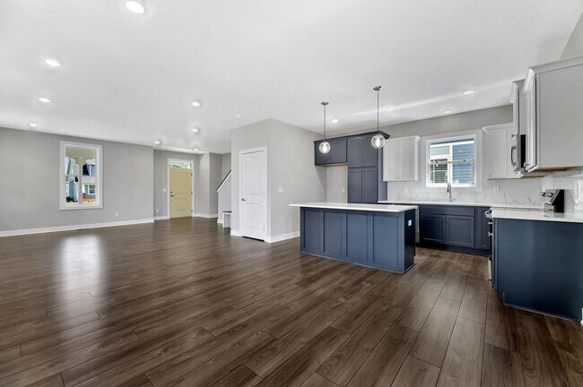 Building Photo - Victorian Charm Meets Modern Living in Mai...