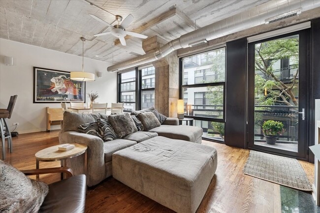 Building Photo - 1150 W 15th St