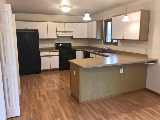 Building Photo - 523
