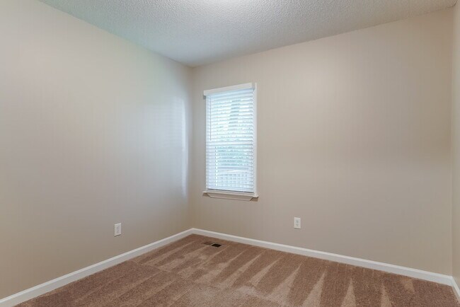 Building Photo - 353 Amherst Creek Dr