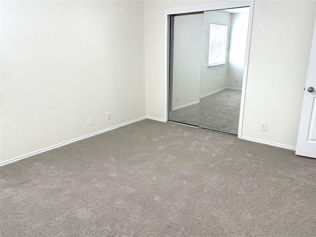 Building Photo - 307 Grutsch Dr