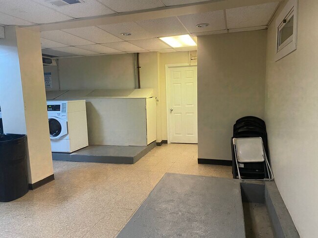 Building Photo - Lovely 2 BR/1 BA Condo in Columbia Heights!