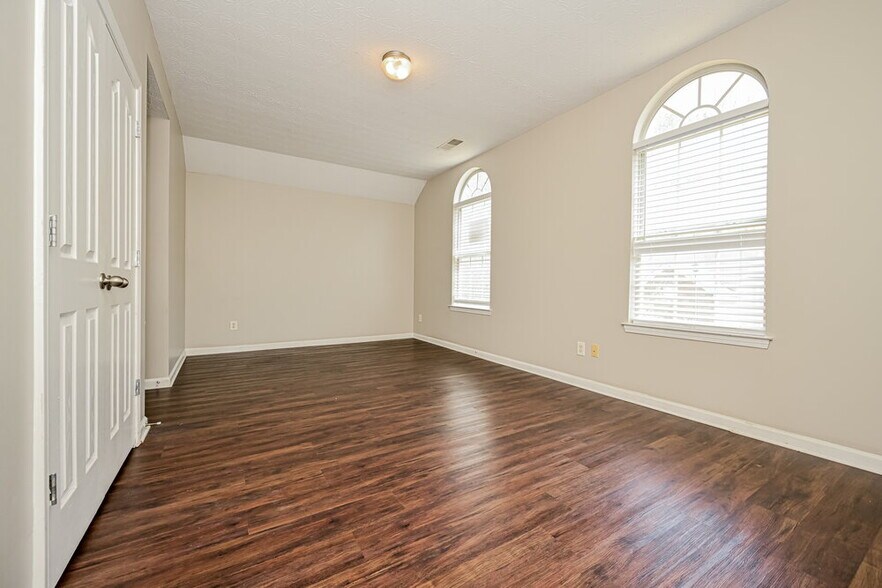 Building Photo - 70 Stony Oak Dr