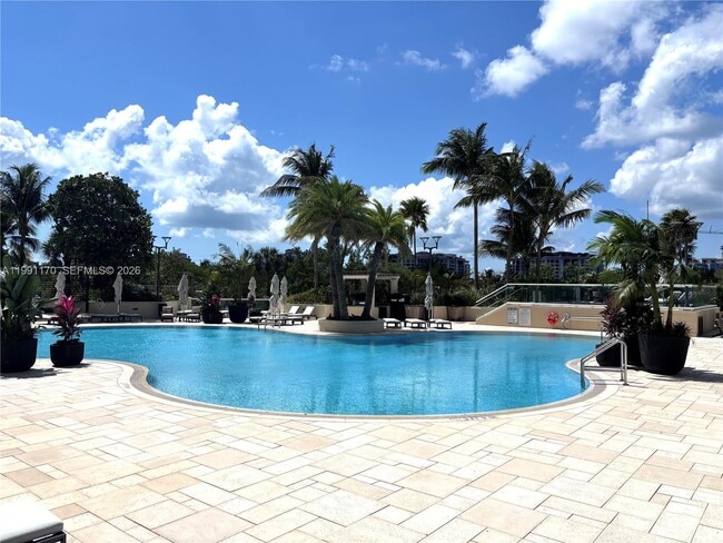 Building Photo - 400 South Pointe Dr