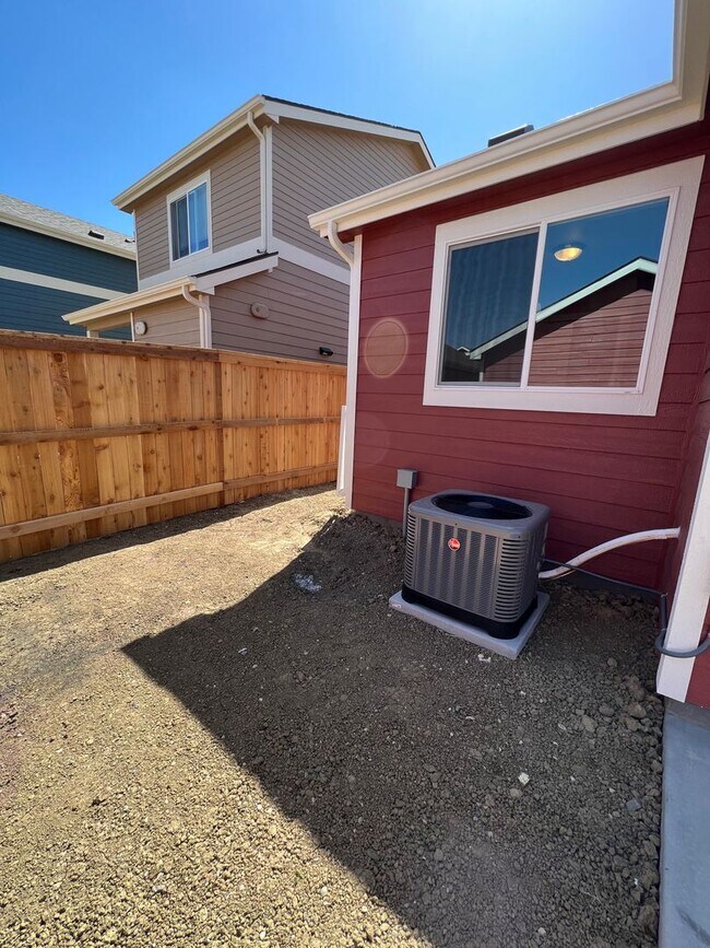 Building Photo - 2B/2B Berthoud Ranch Style Home Built with...