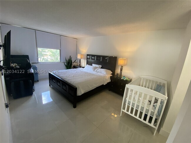 Building Photo - 1200 NE Miami Gardens Dr