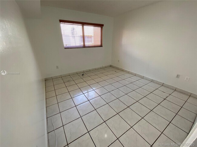 Building Photo - 2600 NW 14th St