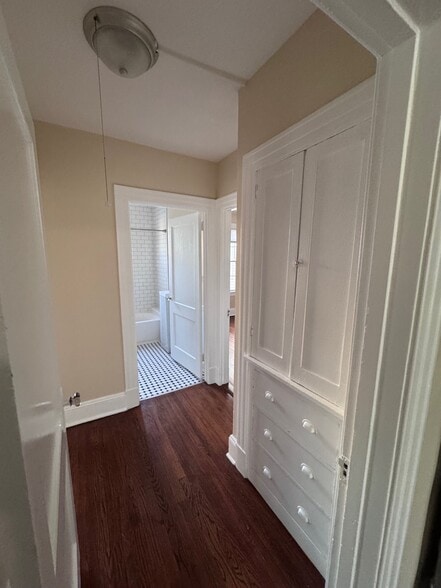 Building Photo - 786 Farmington Ave