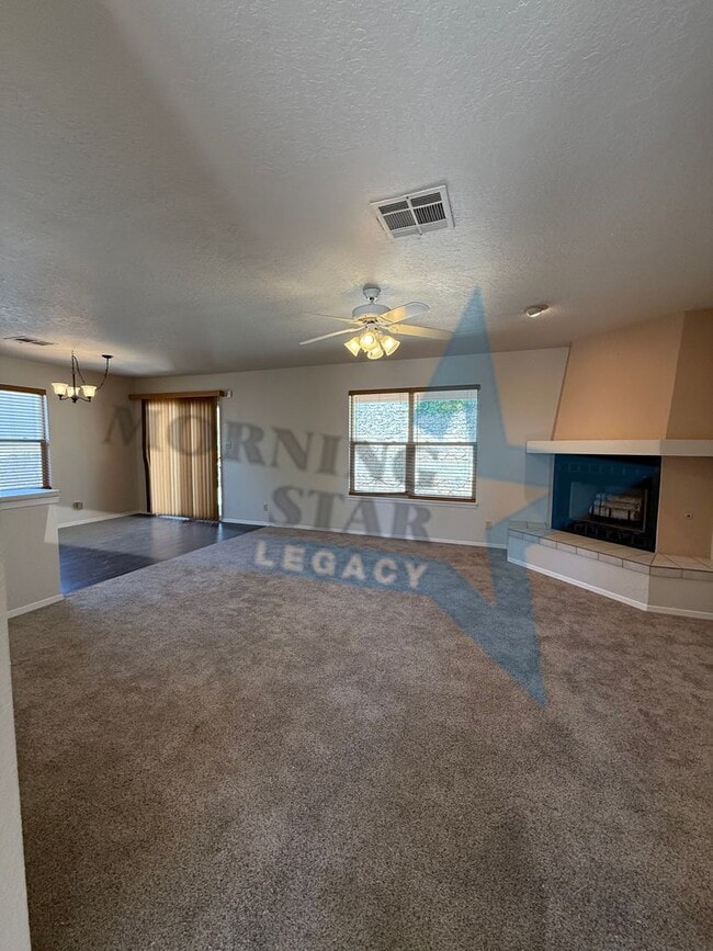 Building Photo - Roadrunner area! LOVELY two bedroom home.