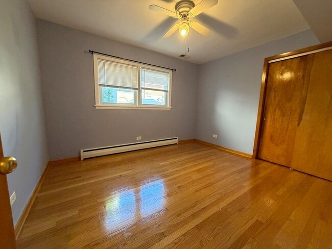 Building Photo - 2023 W Balmoral Ave