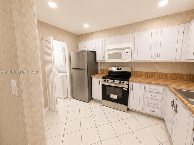 Building Photo - 6080 NW 44th St