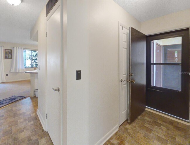 Building Photo - 504 Silver Course Cir