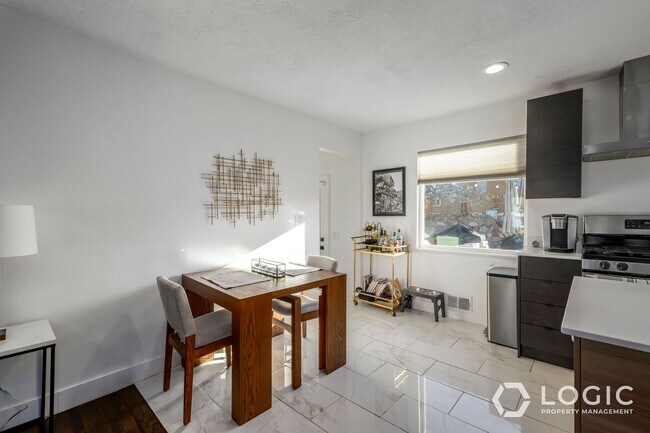 Building Photo - Stunning Home in Cottonwood Heights!!