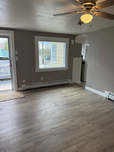 Building Photo - 809 Rugby Ave