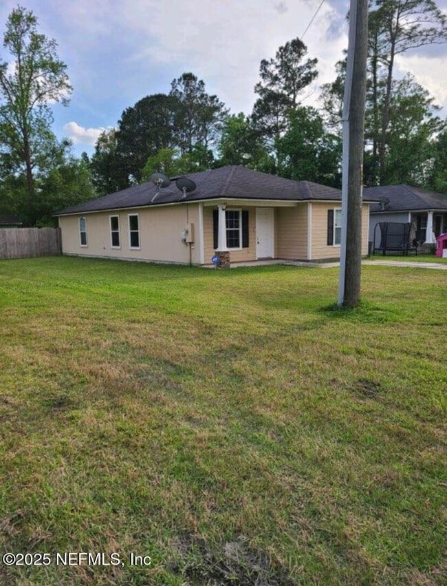 Primary Photo - 8444 Hewitt St