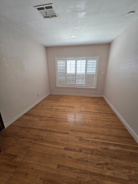 Building Photo - 43309 18th St W