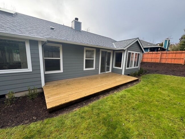 Building Photo - Single level home ~3 Bedroom ~ 2 bath House in Great Location with A/C