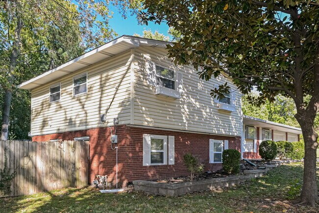 Building Photo - 3935 Parker Rd