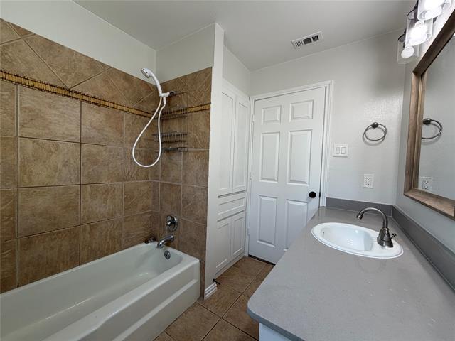 Building Photo - 420 Opal St