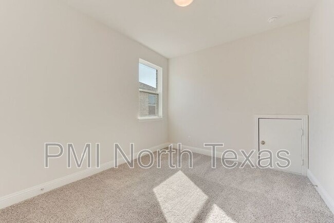 Building Photo - 737 Portina Dr